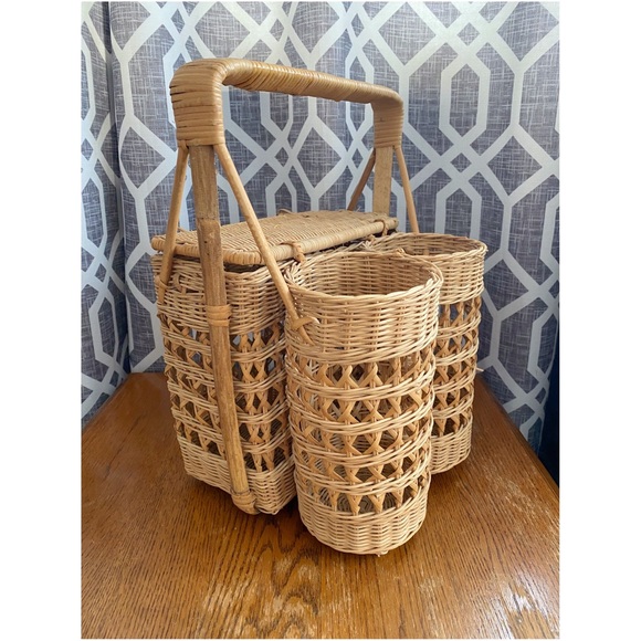 Wicker Picnic Basket - with wine holders - Picture 2 of 8